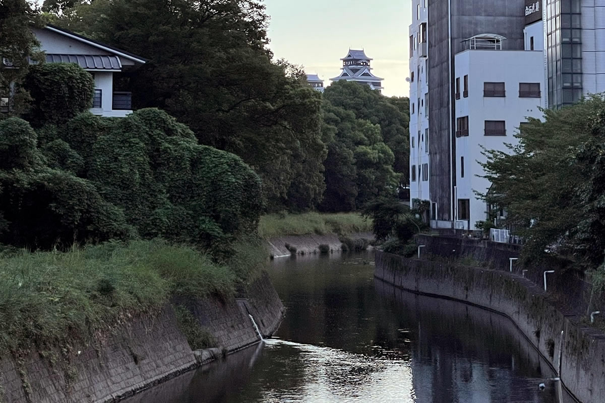 熊本市船場橋(洗馬橋)上から撮影した熊本城