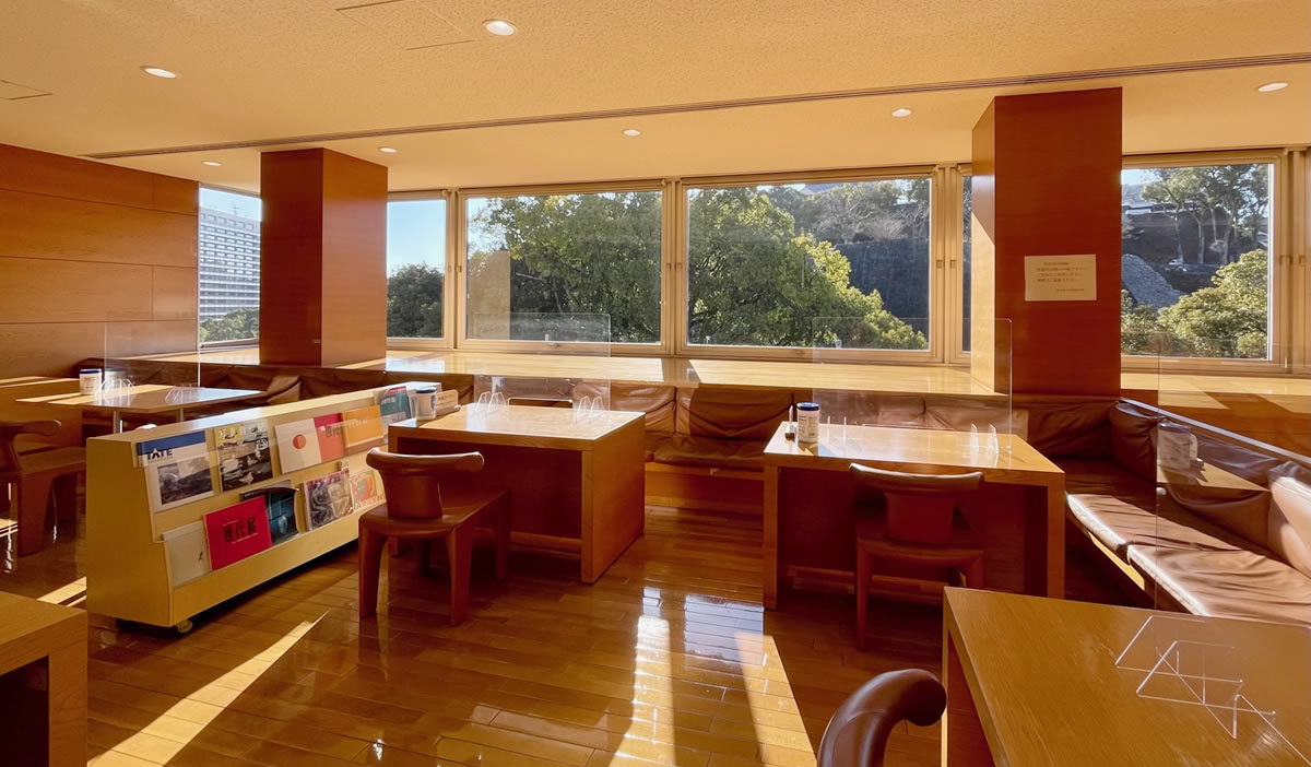 熊本城が見えるカフェ・熊本県立美術館分館喫茶室&休憩所の様子