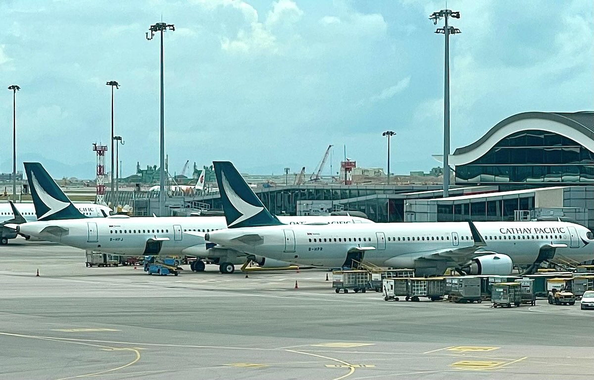 香港国際空港に駐機しているキャセイパシフィック航空機影