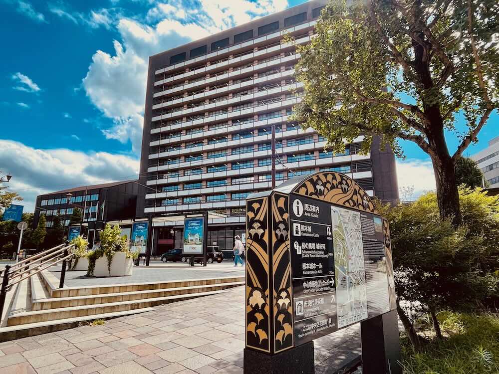 熊本市役所前の遊歩道