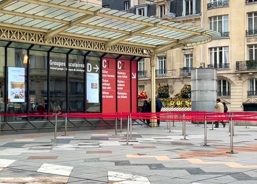 パリ・オルセー美術館の入口は「A2(日時指定)」と「C1(時間指定なし)」